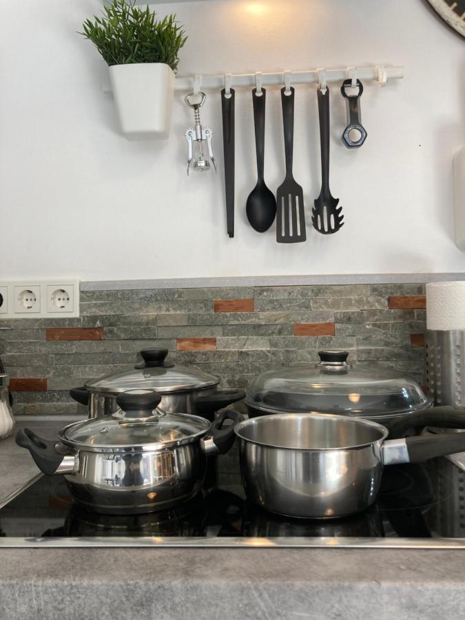 Living At Saarpartments - Adultsonly - Business & Holiday Homes With Kitchen For Long- And Short Term Stay, 3 Min To St Johanner Markt And Points Of Interest Saarbrücken Dış mekan fotoğraf