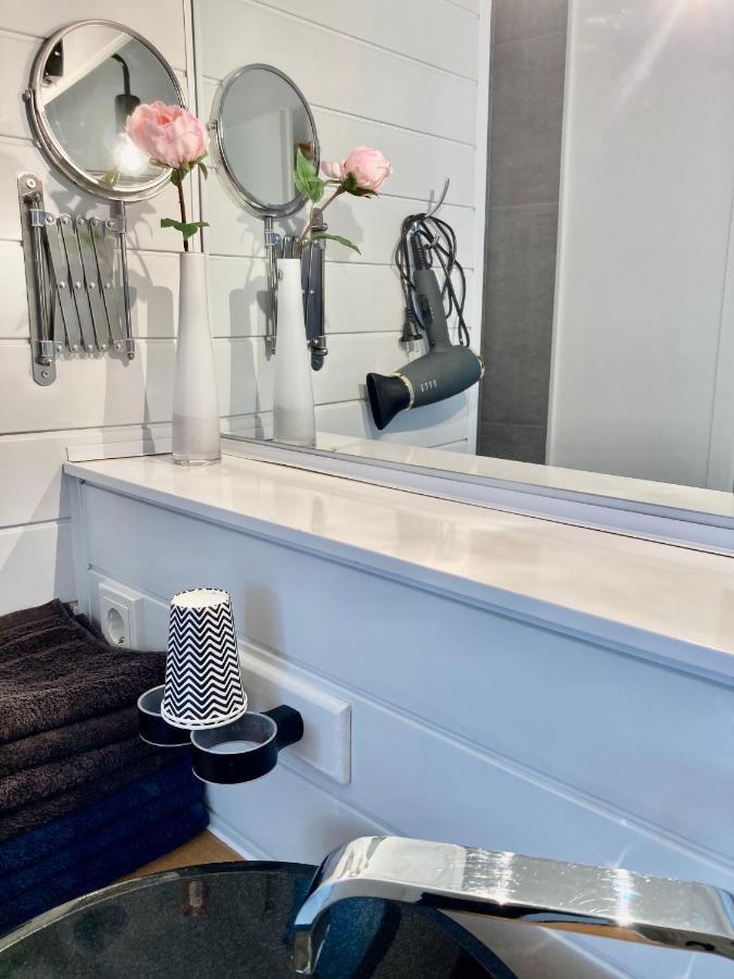 Living At Saarpartments - Adultsonly - Business & Holiday Homes With Kitchen For Long- And Short Term Stay, 3 Min To St Johanner Markt And Points Of Interest Saarbrücken Dış mekan fotoğraf
